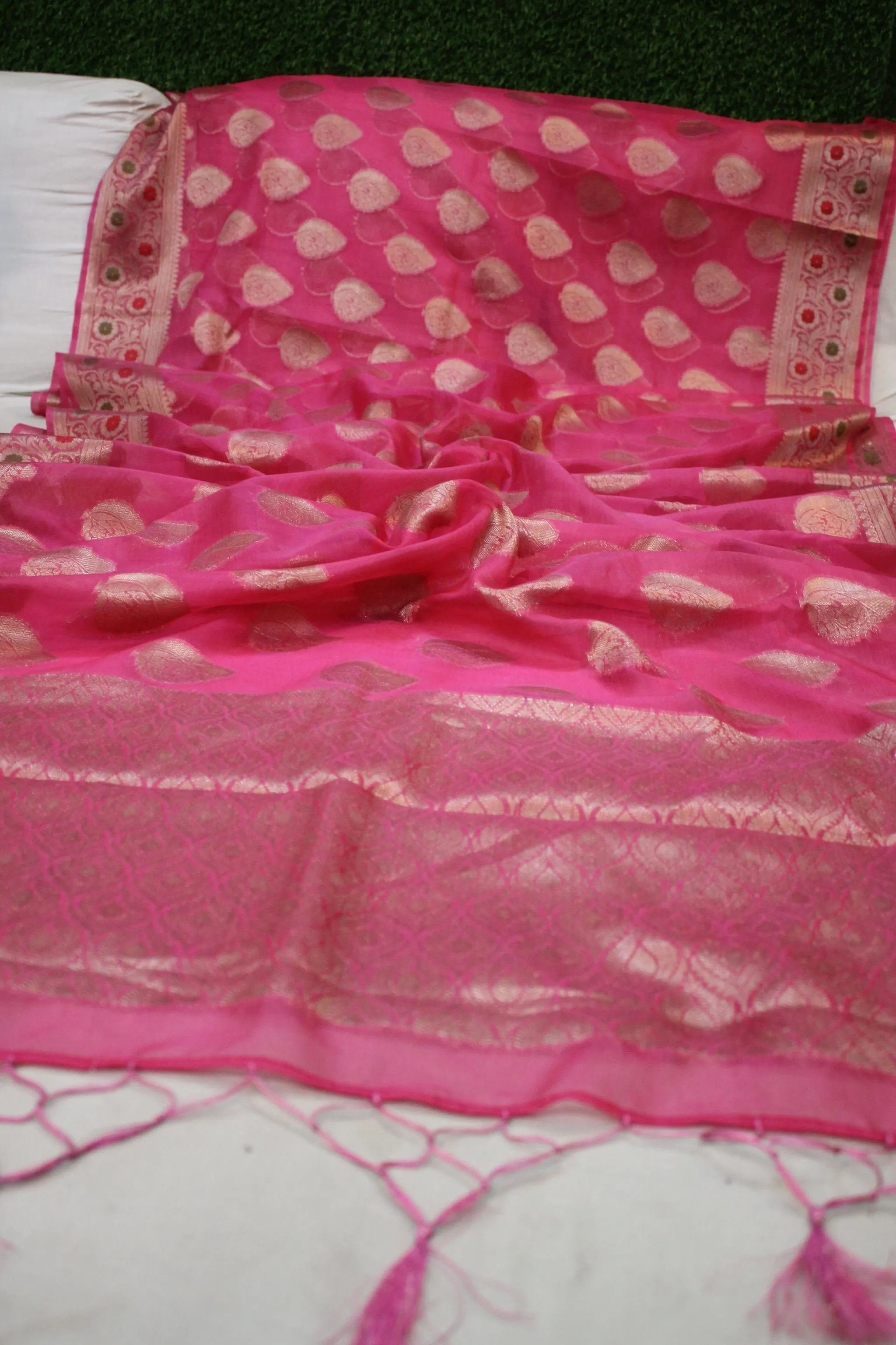 Exquisite Pink Kora Organza Handloom Banarasi Saree