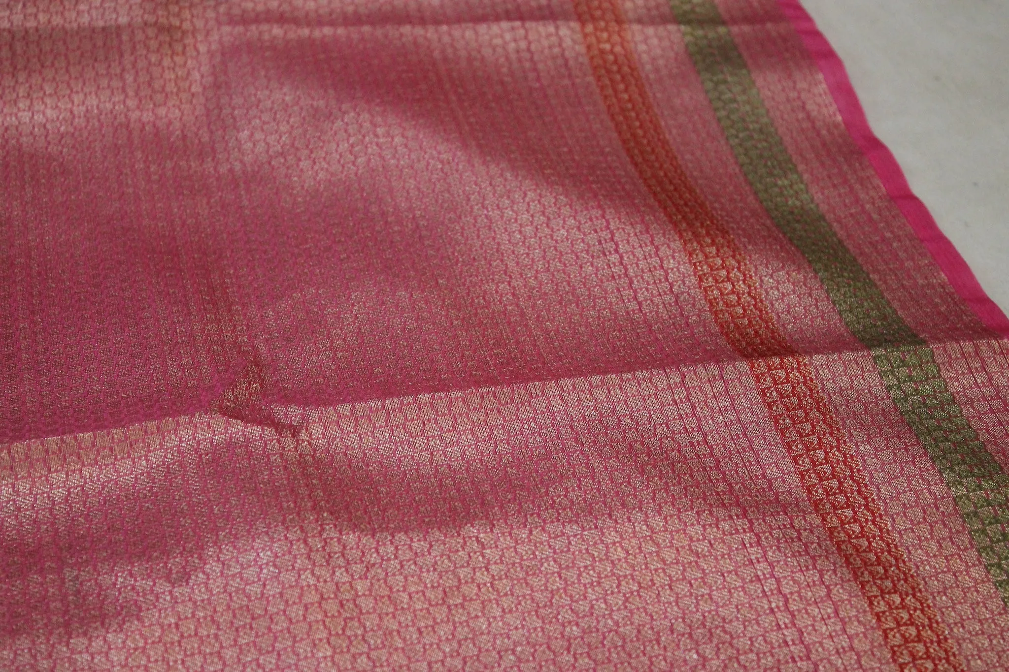 Exquisite Pink Kora Organza Handloom Banarasi Saree