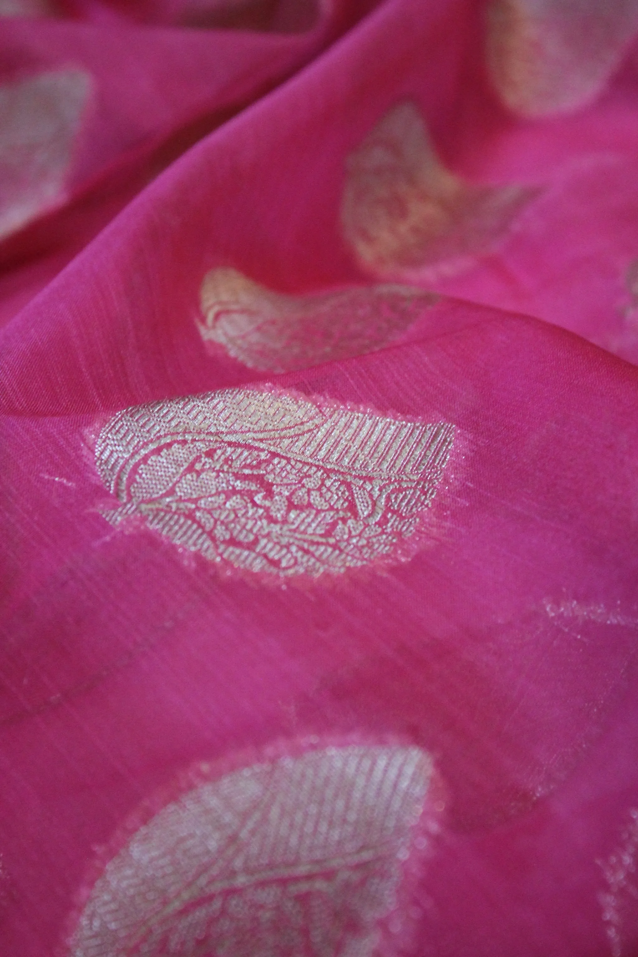 Exquisite Pink Kora Organza Handloom Banarasi Saree